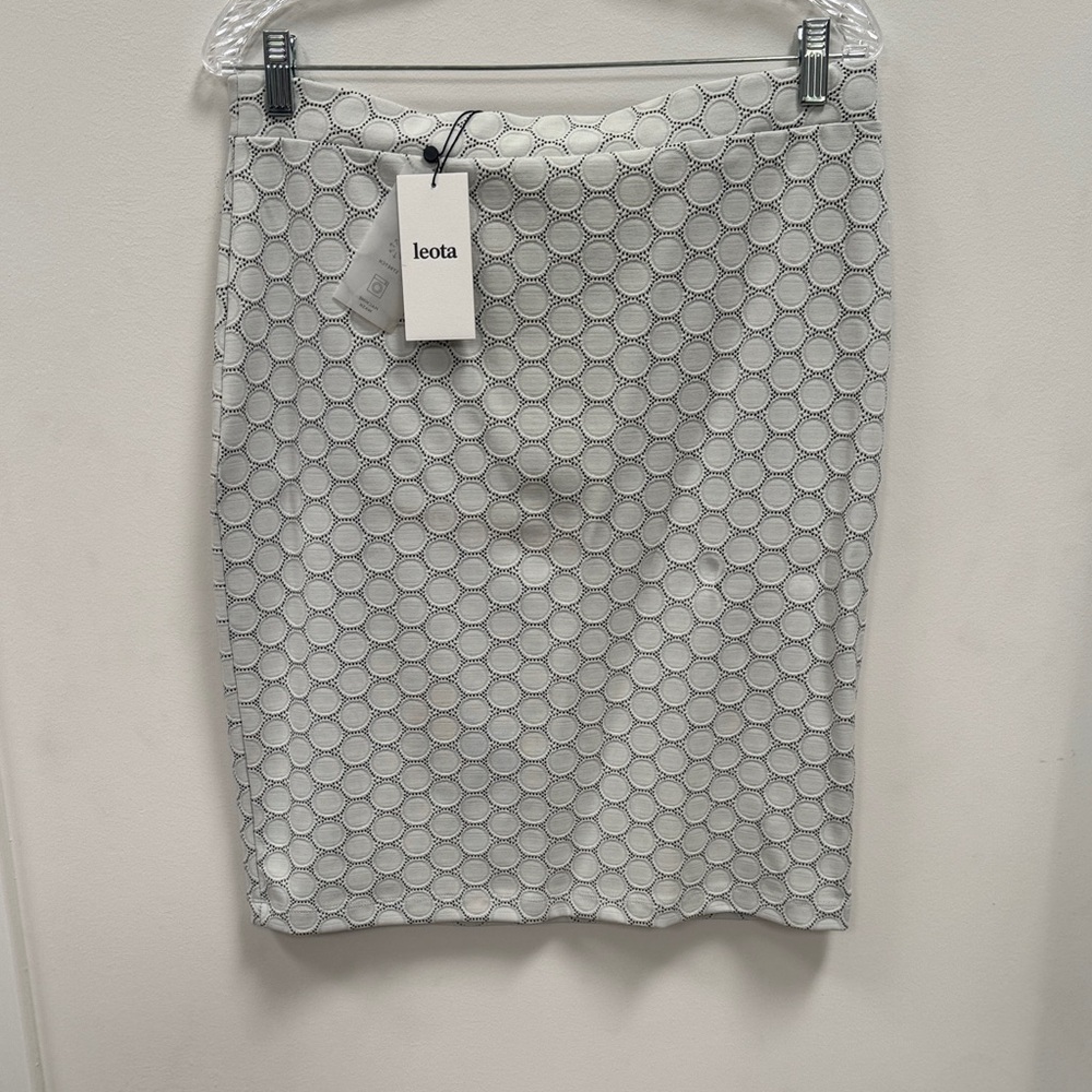 Leota Hexagon Patterned Pencil Skirt in White and Gray